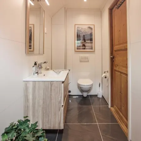 Eastside بيت خشبي Bomlo